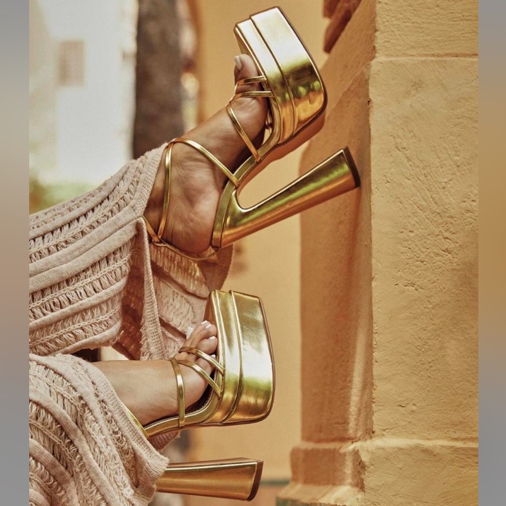 WHOLE-LIFE STRAPPY POINTED TOE EXTREME PLATFORM BLOCK HEEL IN GOLD FAUX LEATHER